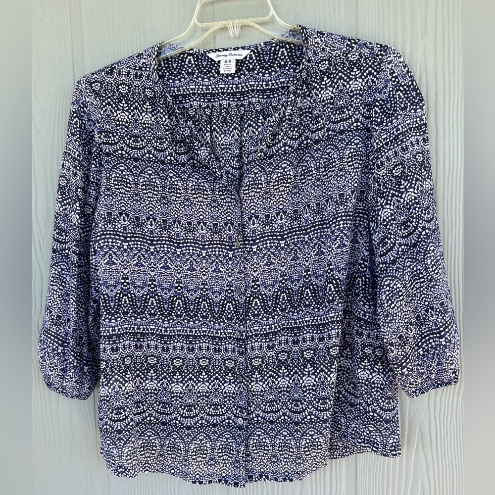 237.Tommy Bahama Women’s Tunic top blue white half button down
